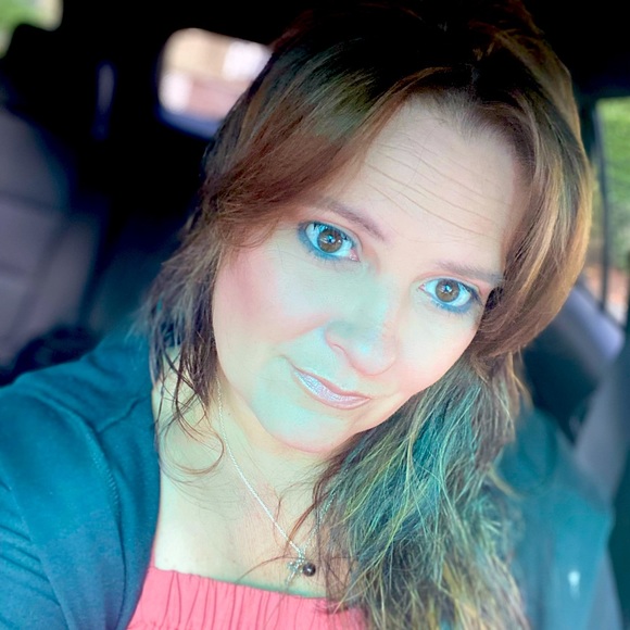 Meet your Posher, Lisa - Picture 1 of 1